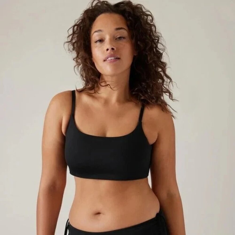 Athleta Black Scoop Medium D-DD Bikini Top Removable Pads NWT